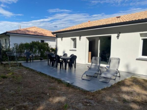 Maison avec jardin au calme et grande terrasse